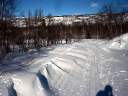 Schneeverwehungen auf der Loipe