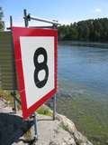 Hier darf man höchstens 8 Knoten (15 km/h) fahren Foto 5513