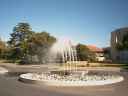 Springbrunnen vor dem Gates Building